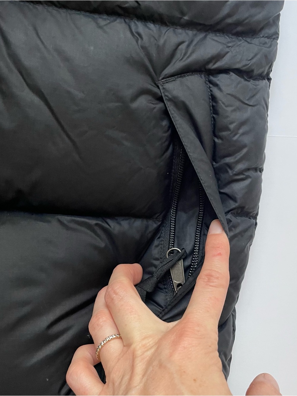 The North Face 1996 Retro Nuptse 700 Down Vest Women’s Black Small - Picture 5 of 12